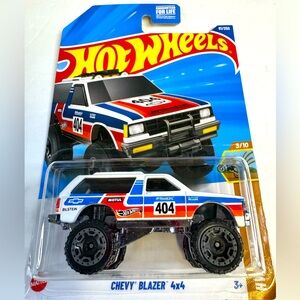Hot Wheels CHEVY BLAZER 4x4 HW DIRT 3/10